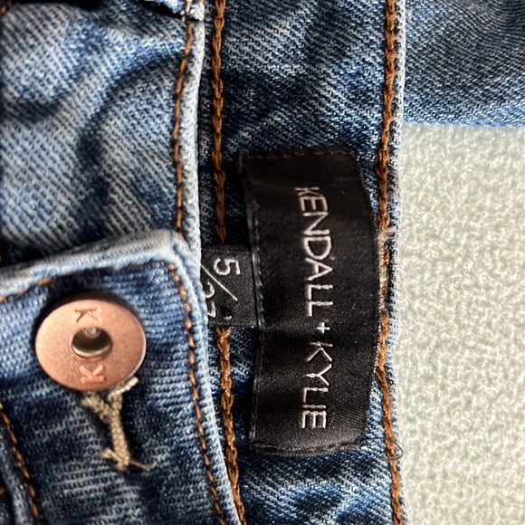 Kendal and Kylie’s jeans - Picture 2 of 4